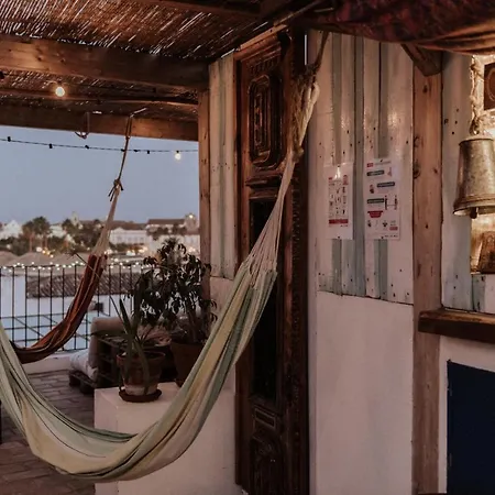 Casa Da Madalena Backpackers אכסניה *