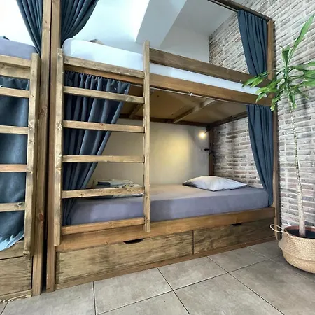 Casa Da Madalena Backpackers אכסניה *
